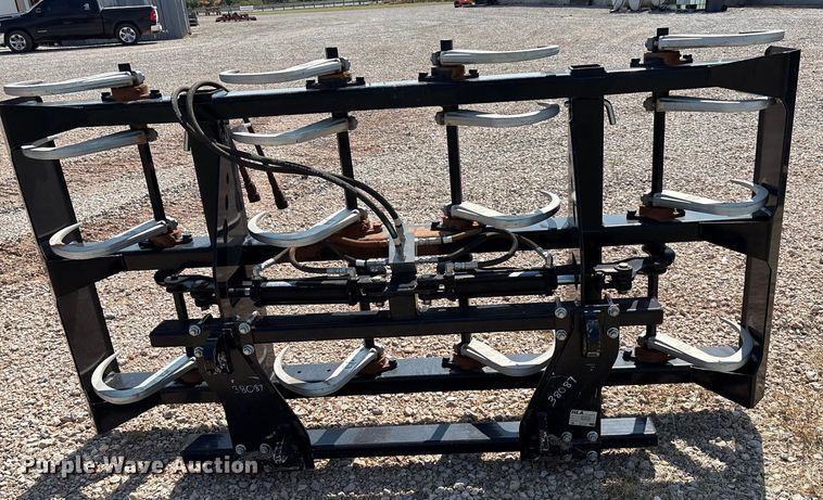 image for item DO1181 2022 Marcrest BGHD42 bale accumulator grapple