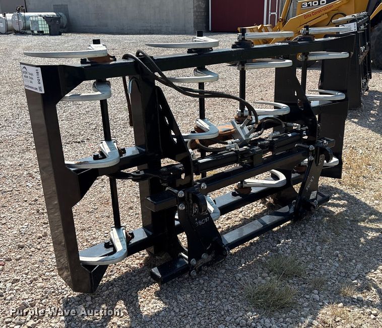 image for item DO1181 2022 Marcrest BGHD42 bale accumulator grapple