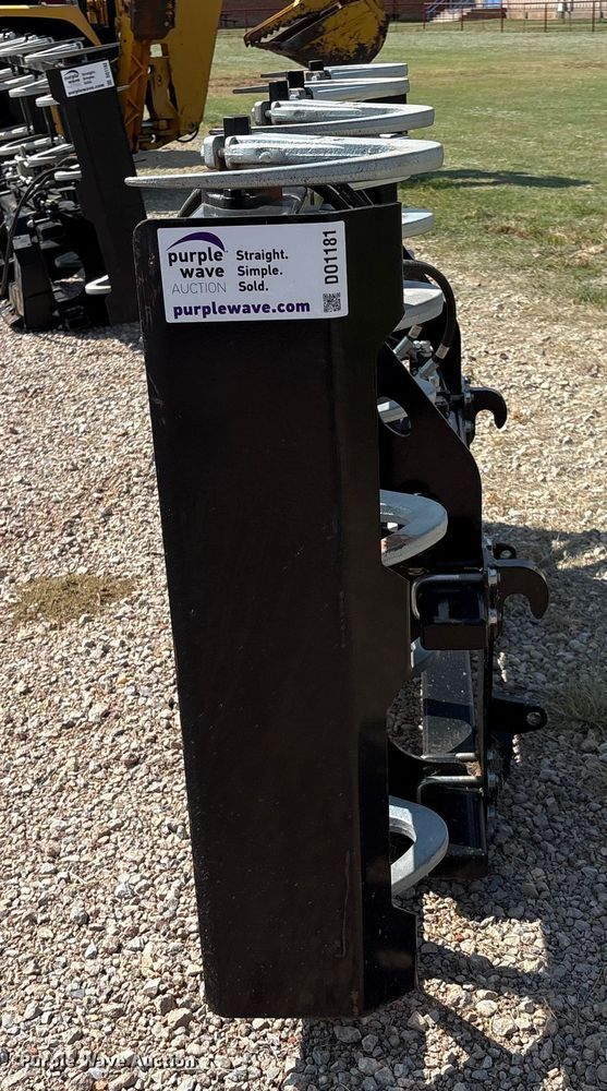 image for item DO1181 2022 Marcrest BGHD42 bale accumulator grapple