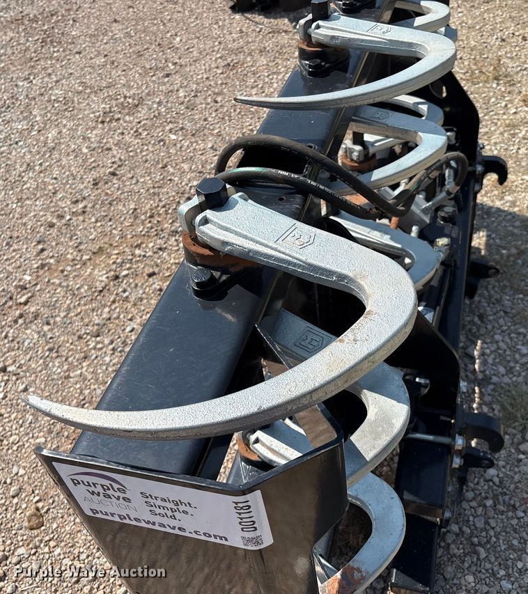 image for item DO1181 2022 Marcrest BGHD42 bale accumulator grapple