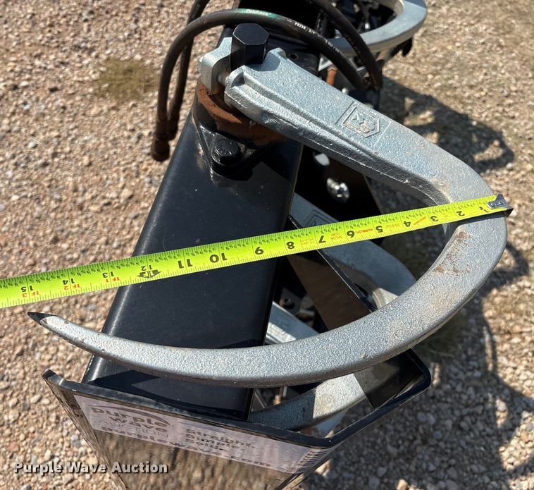 image for item DO1181 2022 Marcrest BGHD42 bale accumulator grapple