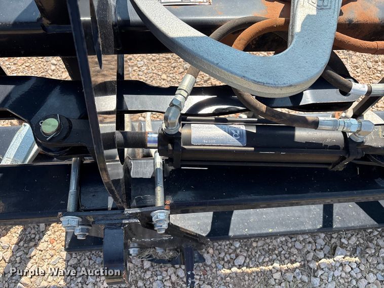 image for item DO1181 2022 Marcrest BGHD42 bale accumulator grapple