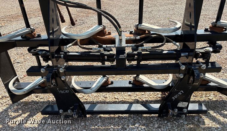 image for item DO1181 2022 Marcrest BGHD42 bale accumulator grapple