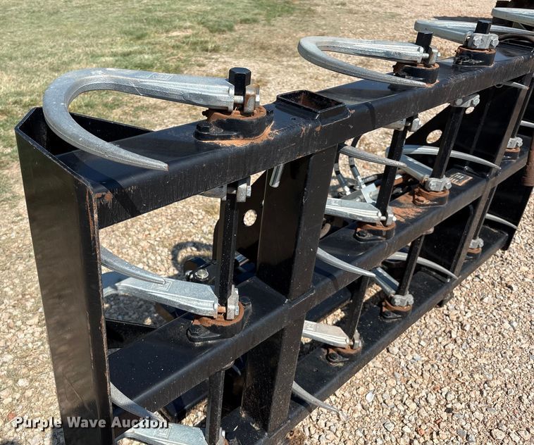 image for item DO1181 2022 Marcrest BGHD42 bale accumulator grapple