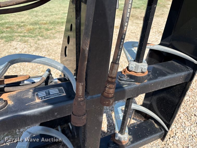 image for item DO1181 2022 Marcrest BGHD42 bale accumulator grapple