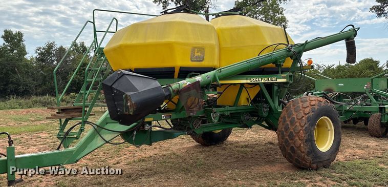 image for item DO1186 2001 John Deere 1860 air seeder