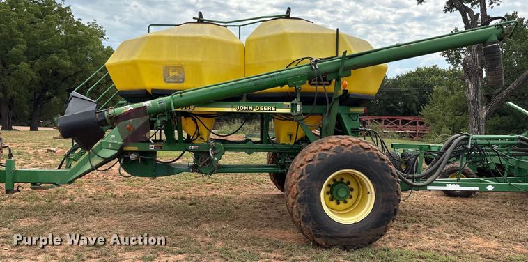 image for item DO1186 2001 John Deere 1860 air seeder