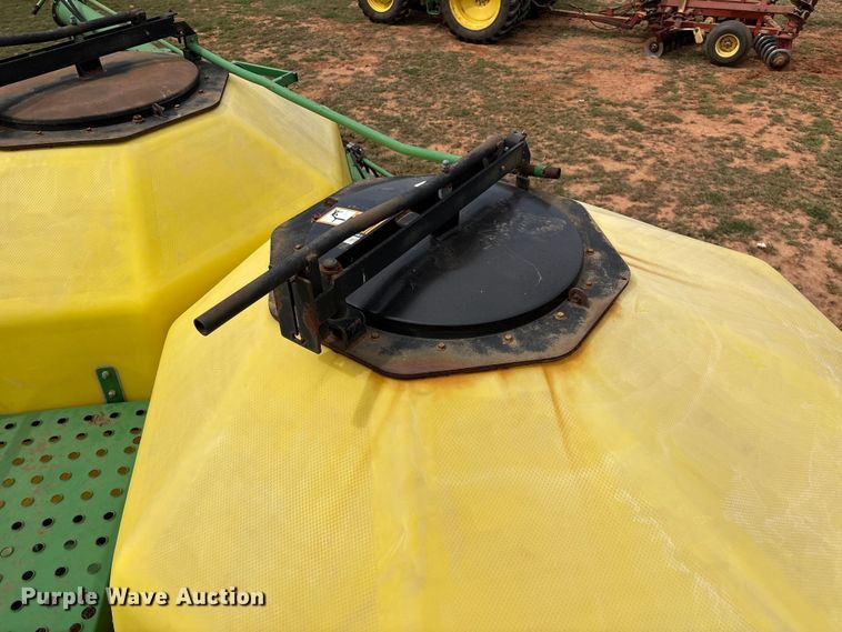 image for item DO1186 2001 John Deere 1860 air seeder