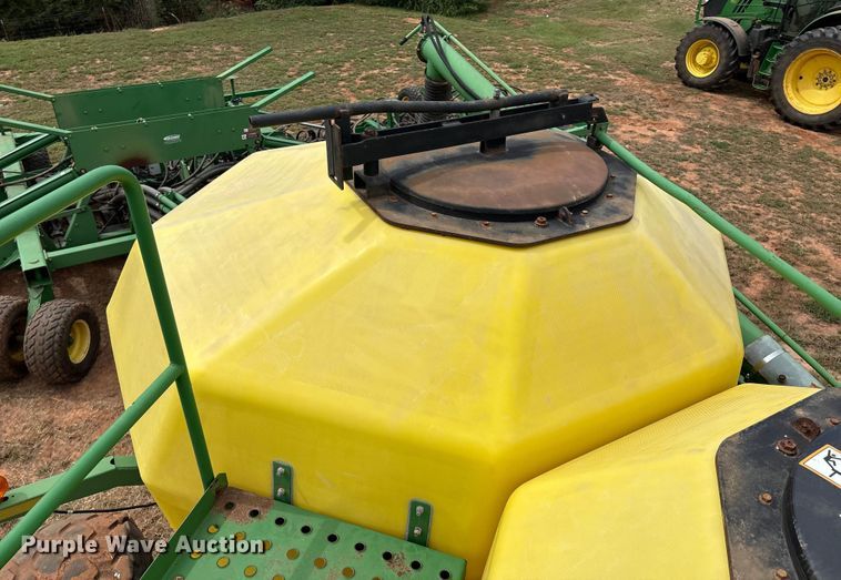 image for item DO1186 2001 John Deere 1860 air seeder