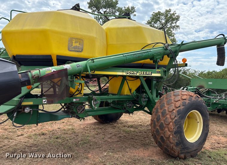 image for item DO1186 2001 John Deere 1860 air seeder