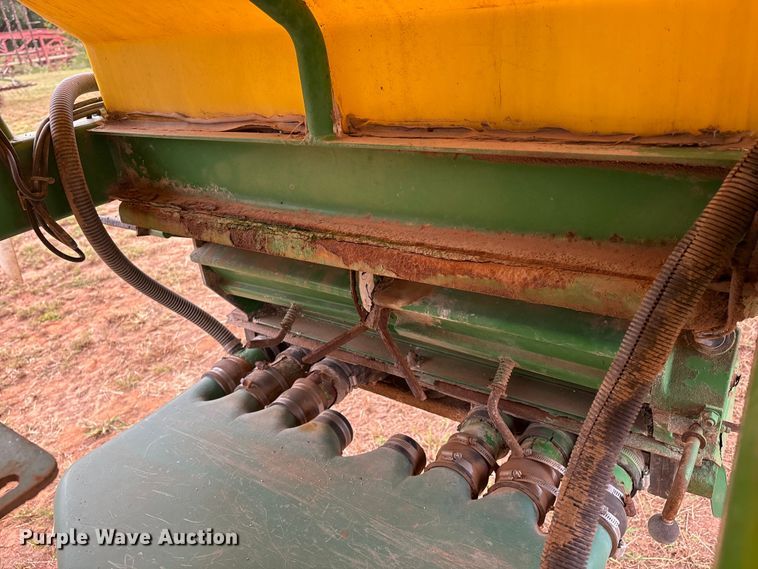 image for item DO1186 2001 John Deere 1860 air seeder