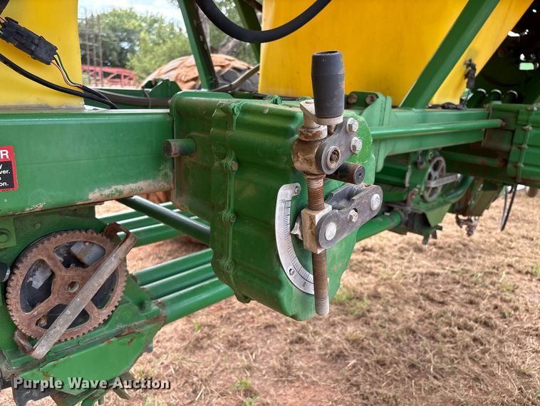 image for item DO1186 2001 John Deere 1860 air seeder