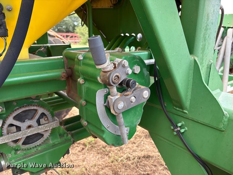 image for item DO1186 2001 John Deere 1860 air seeder