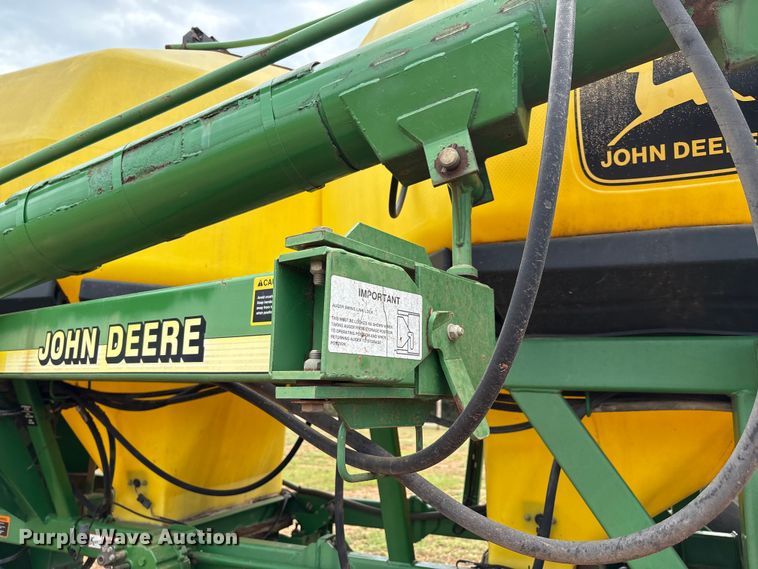 image for item DO1186 2001 John Deere 1860 air seeder