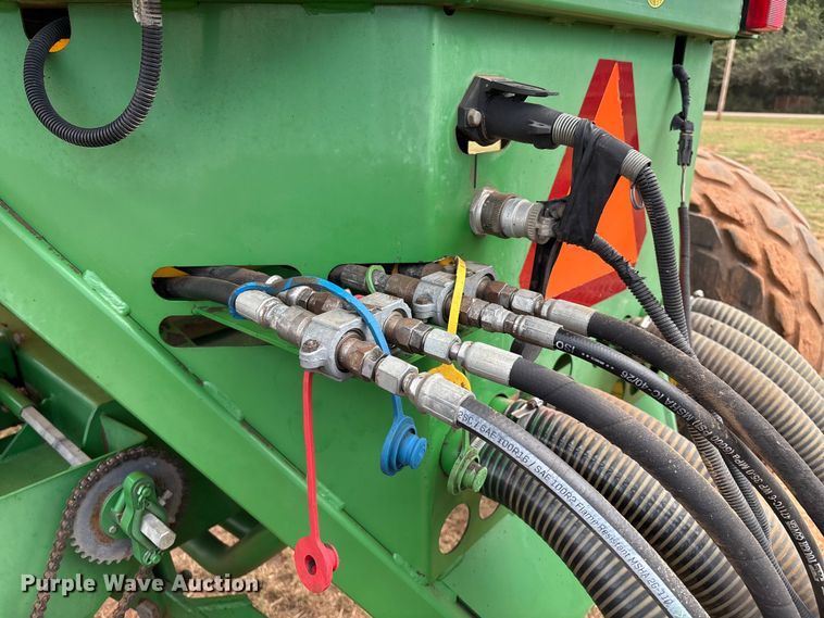 image for item DO1186 2001 John Deere 1860 air seeder