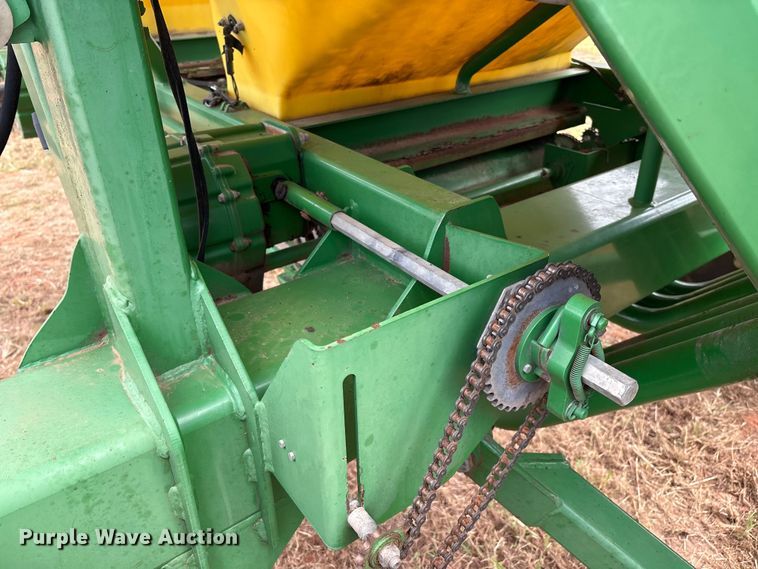 image for item DO1186 2001 John Deere 1860 air seeder