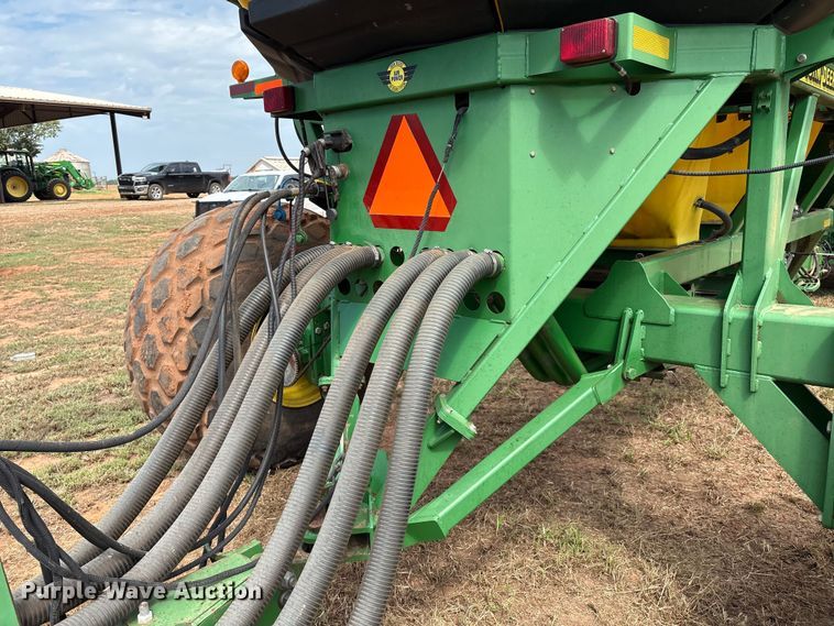 image for item DO1186 2001 John Deere 1860 air seeder
