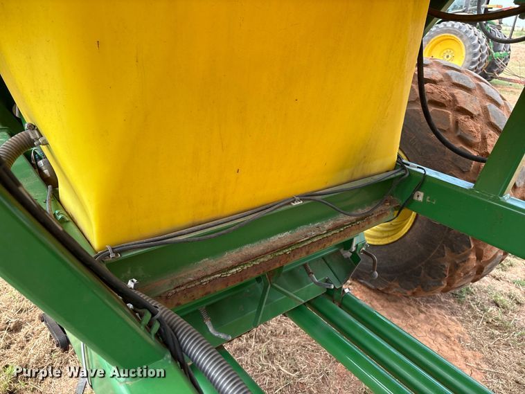 image for item DO1186 2001 John Deere 1860 air seeder