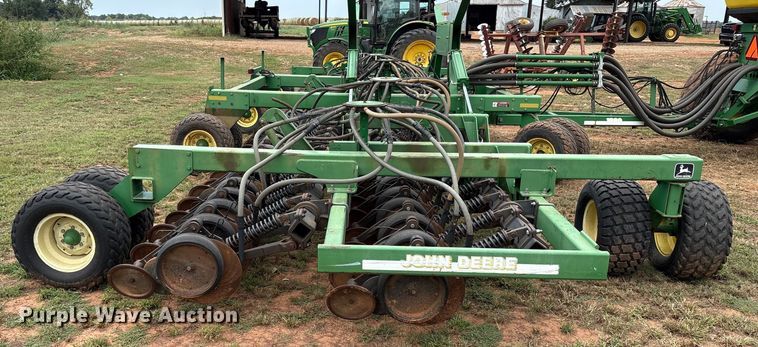 image for item DO1186 2001 John Deere 1860 air seeder