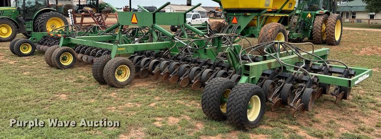 image for item DO1186 2001 John Deere 1860 air seeder