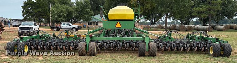 image for item DO1186 2001 John Deere 1860 air seeder