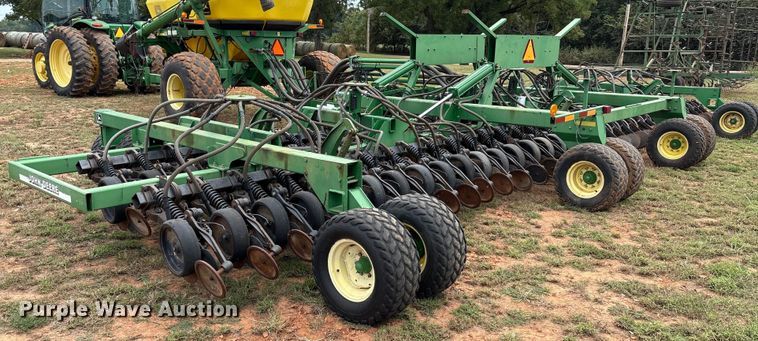 image for item DO1186 2001 John Deere 1860 air seeder