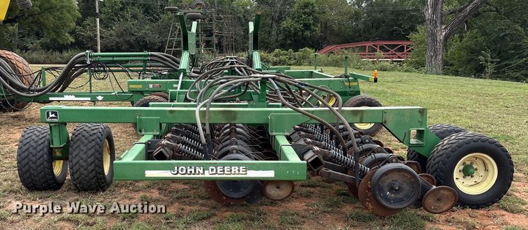 image for item DO1186 2001 John Deere 1860 air seeder