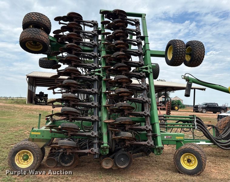 image for item DO1186 2001 John Deere 1860 air seeder