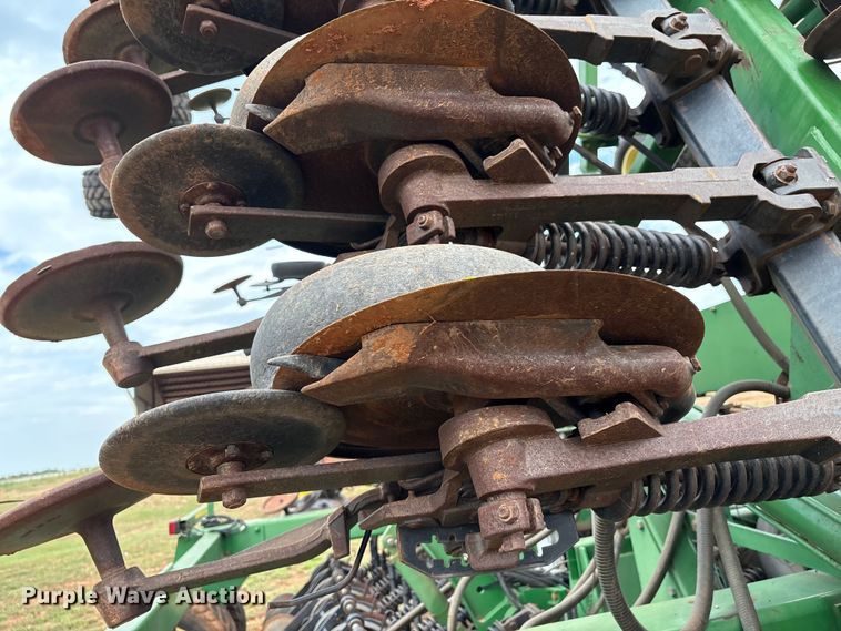 image for item DO1186 2001 John Deere 1860 air seeder