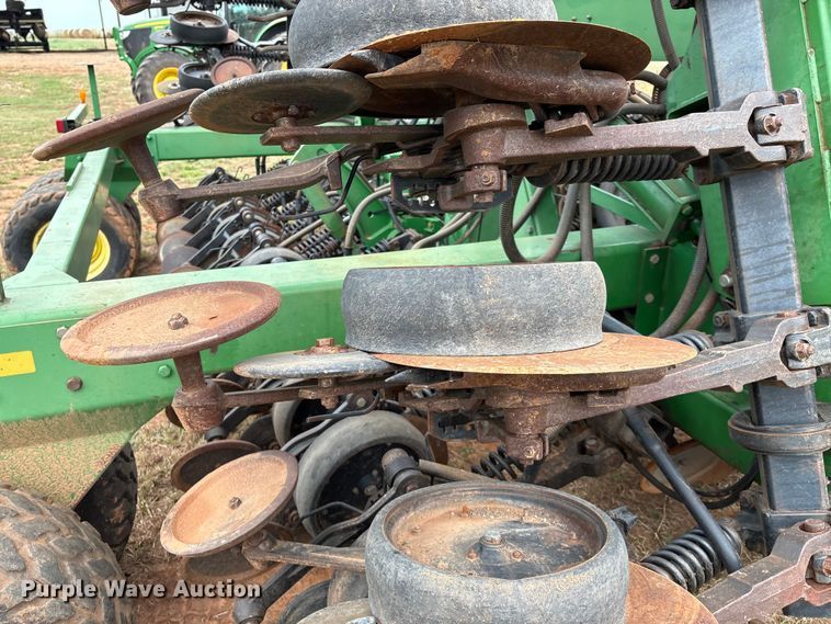 image for item DO1186 2001 John Deere 1860 air seeder