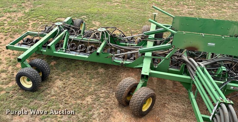 image for item DO1186 2001 John Deere 1860 air seeder