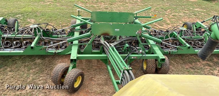 image for item DO1186 2001 John Deere 1860 air seeder