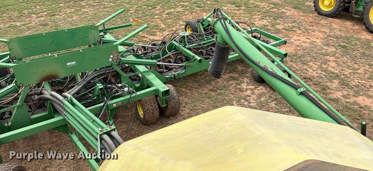 image for item DO1186 2001 John Deere 1860 air seeder