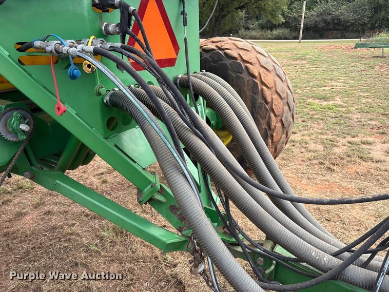 image for item DO1186 2001 John Deere 1860 air seeder