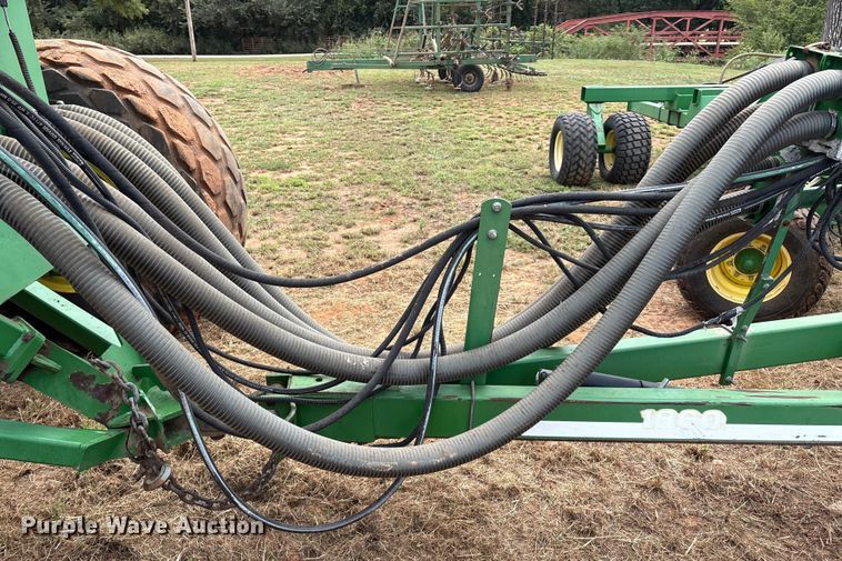 image for item DO1186 2001 John Deere 1860 air seeder