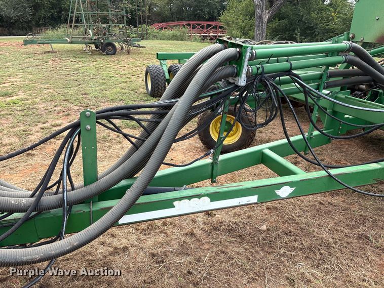 image for item DO1186 2001 John Deere 1860 air seeder
