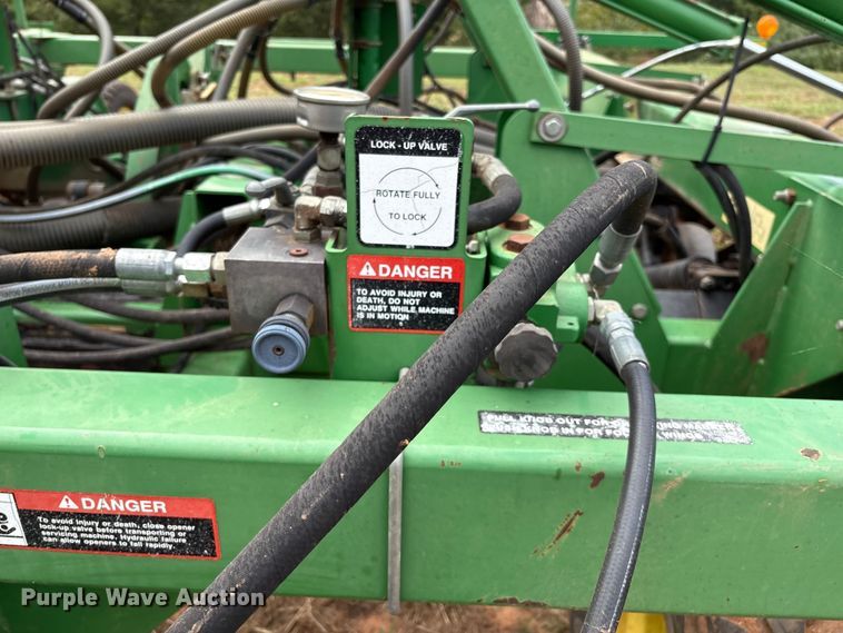 image for item DO1186 2001 John Deere 1860 air seeder