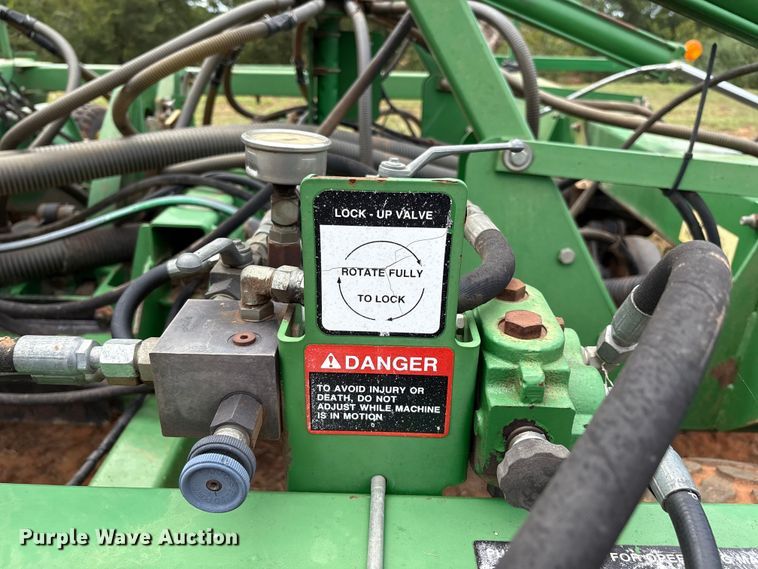 image for item DO1186 2001 John Deere 1860 air seeder