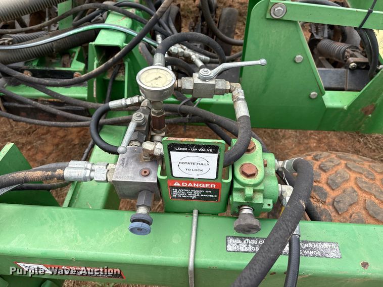 image for item DO1186 2001 John Deere 1860 air seeder