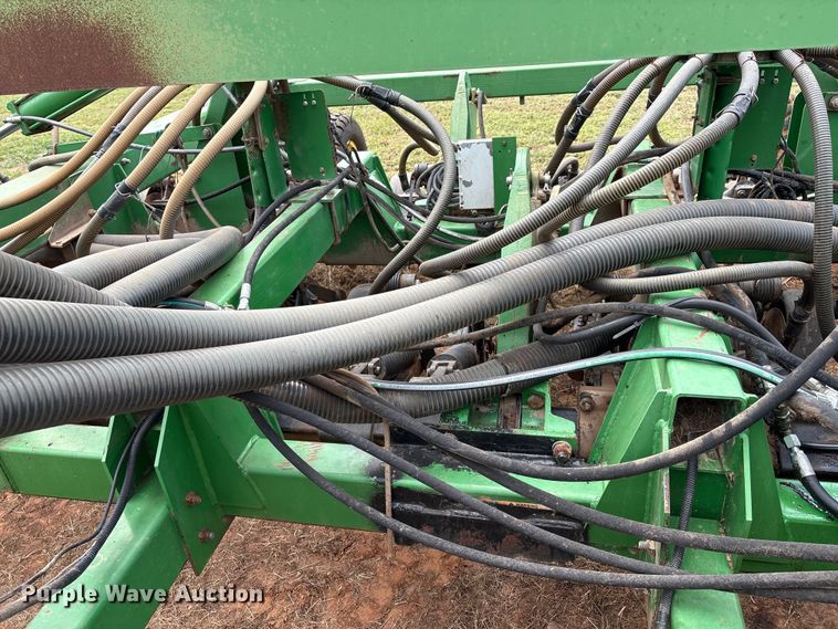 image for item DO1186 2001 John Deere 1860 air seeder