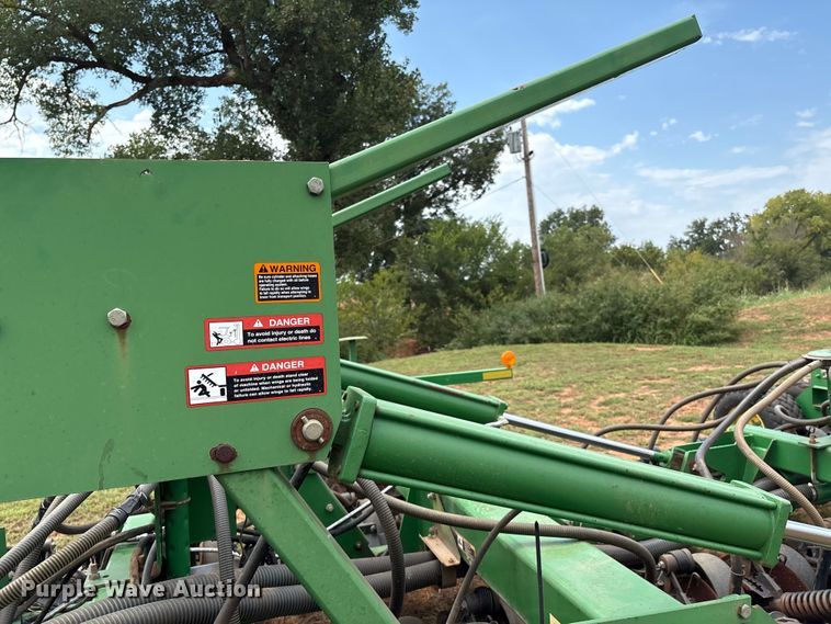 image for item DO1186 2001 John Deere 1860 air seeder