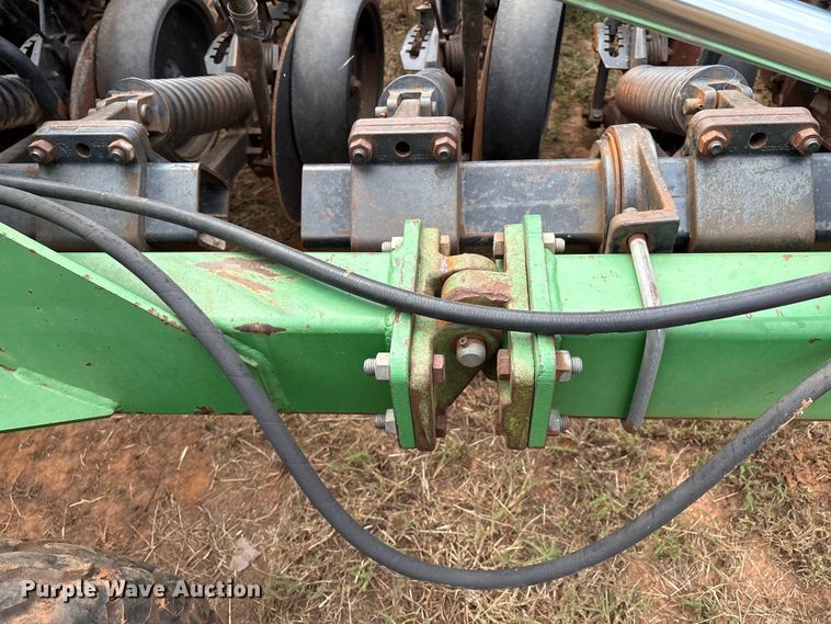 image for item DO1186 2001 John Deere 1860 air seeder