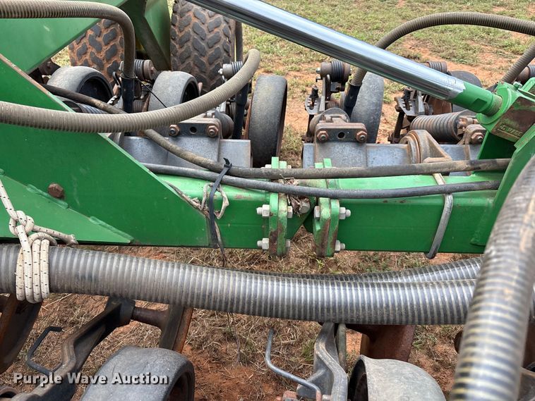 image for item DO1186 2001 John Deere 1860 air seeder