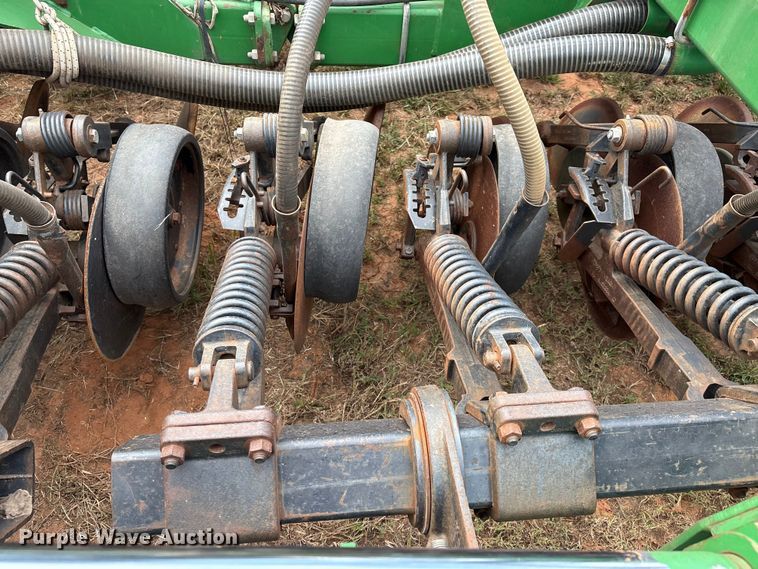 image for item DO1186 2001 John Deere 1860 air seeder