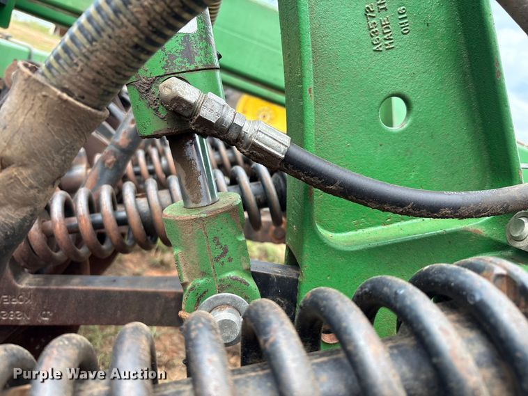 image for item DO1186 2001 John Deere 1860 air seeder