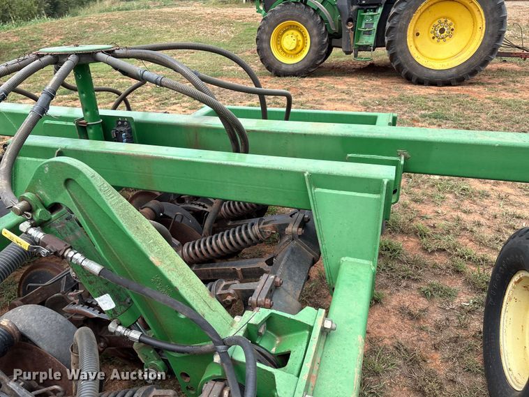 image for item DO1186 2001 John Deere 1860 air seeder