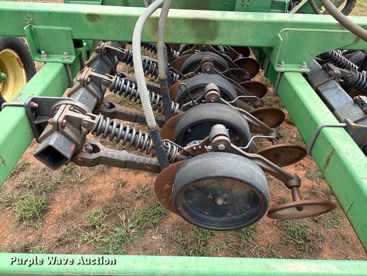 image for item DO1186 2001 John Deere 1860 air seeder