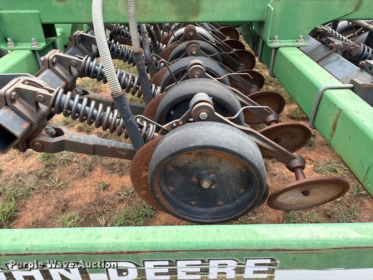image for item DO1186 2001 John Deere 1860 air seeder
