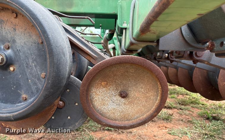 image for item DO1186 2001 John Deere 1860 air seeder