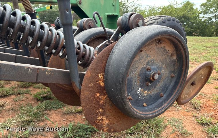 image for item DO1186 2001 John Deere 1860 air seeder